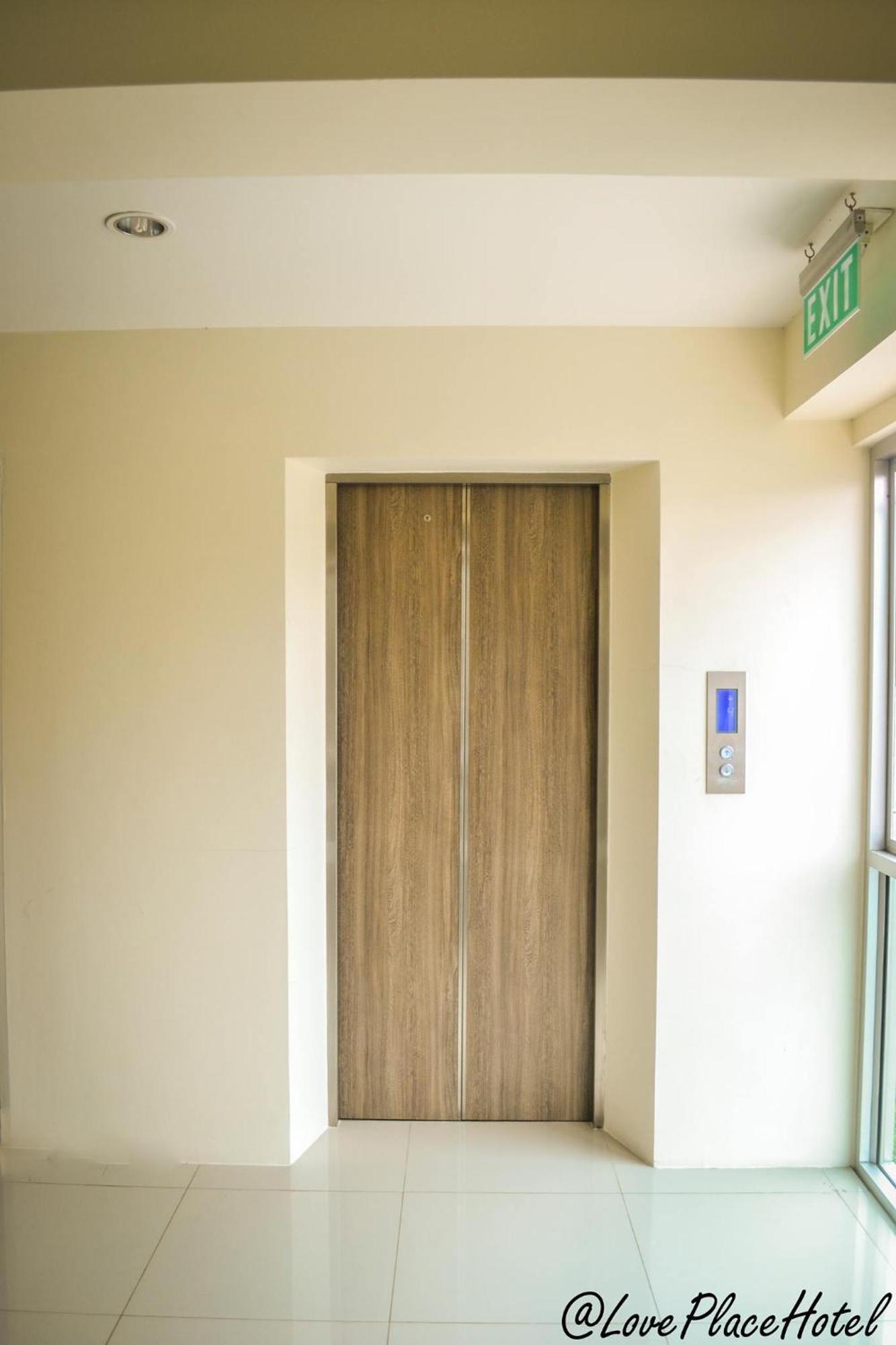Sixty Star Love Place Hotel กรุงเทพมหานคร ภายนอก รูปภาพ